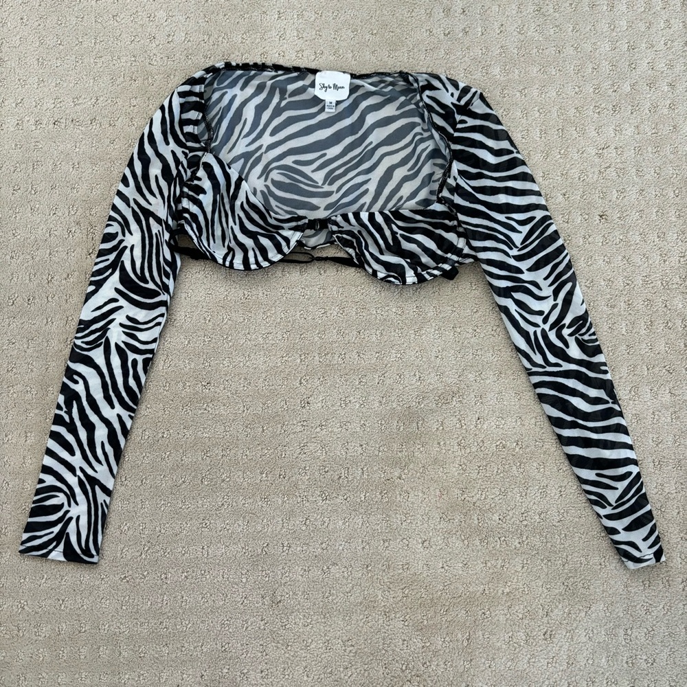Medium long sleeve crop top zebra print!